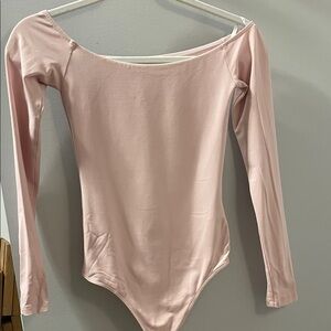 Aritzia Babaton pink bodysuit
Good condition